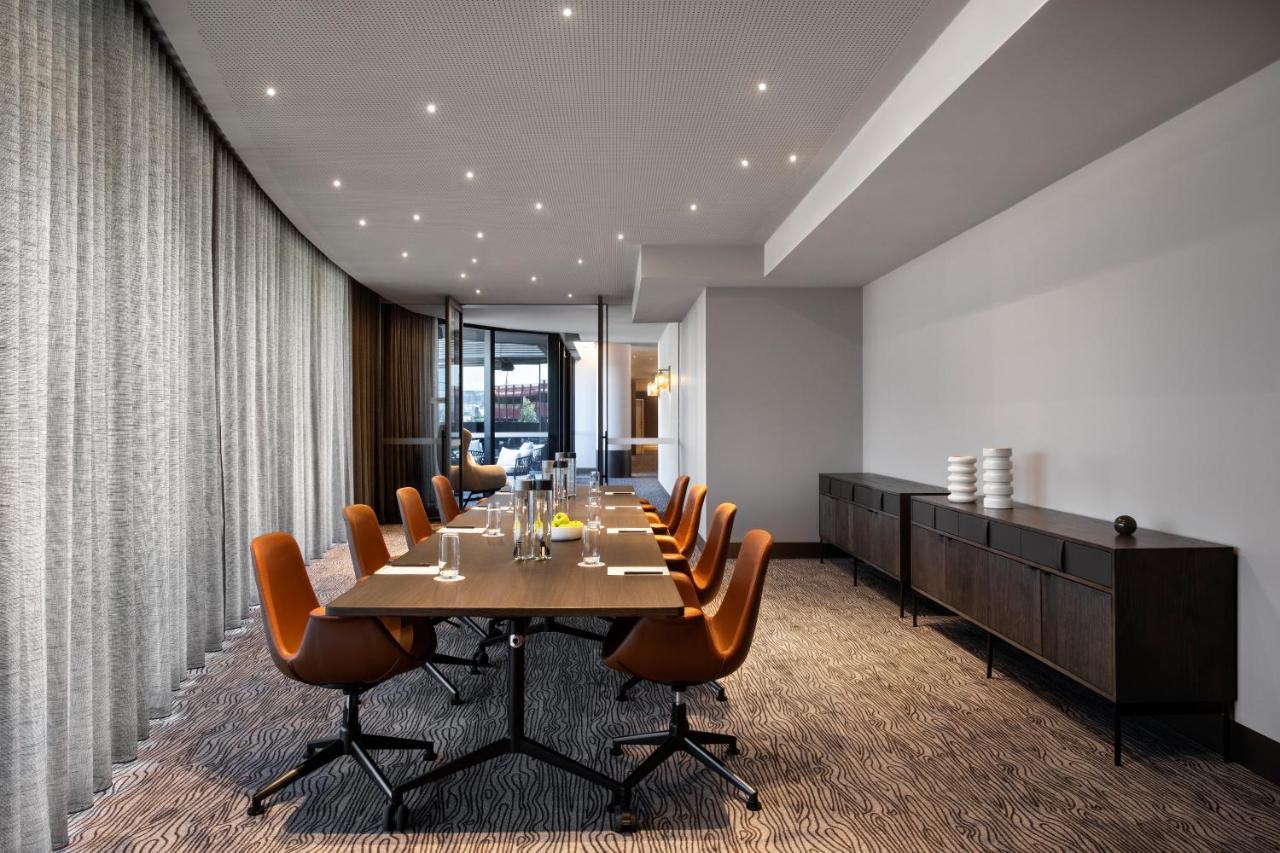 Melbourne Marriott Hotel Docklands Екстериор снимка Meeting room