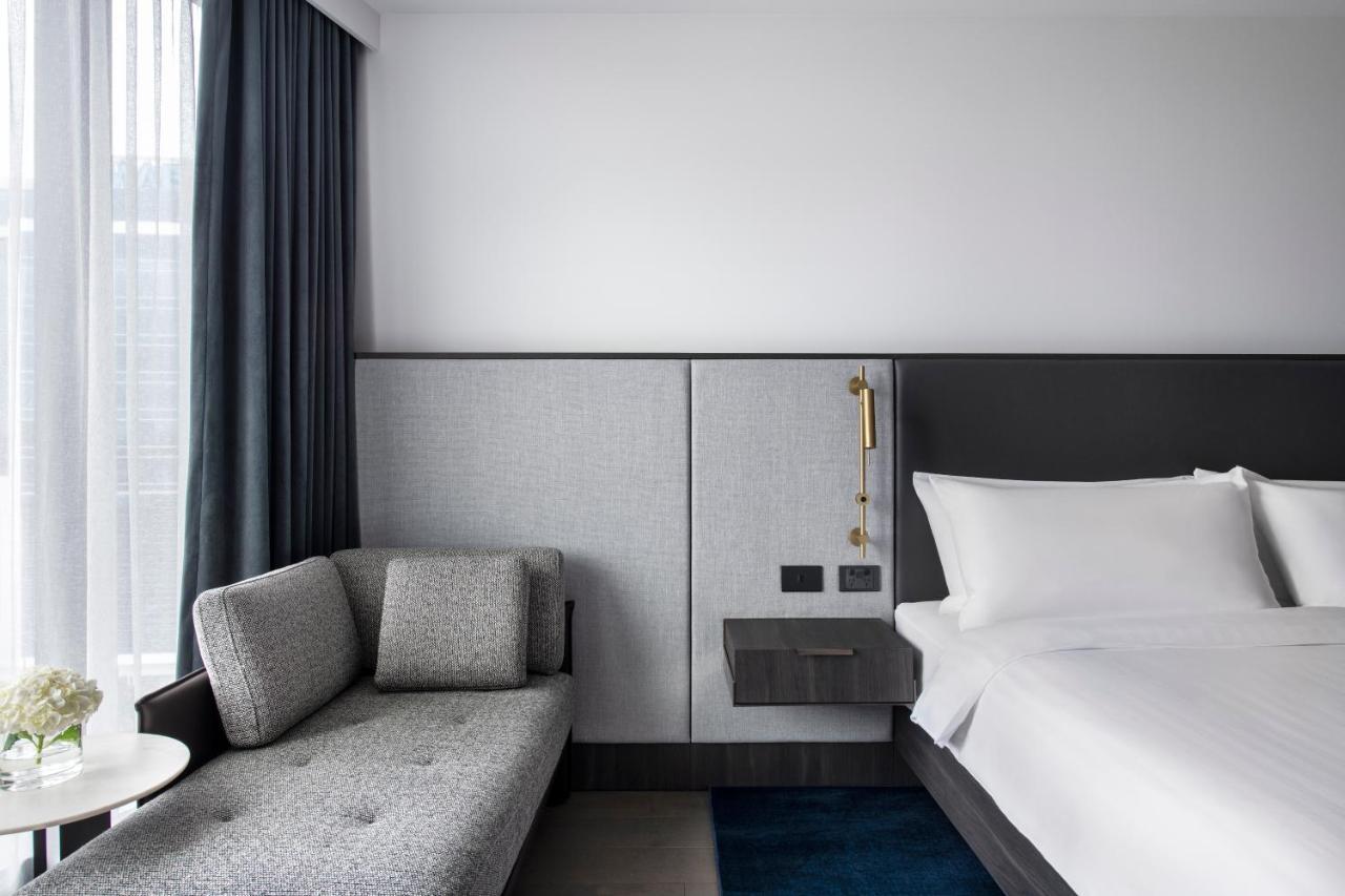 Melbourne Marriott Hotel Docklands Екстериор снимка Deluxe Room