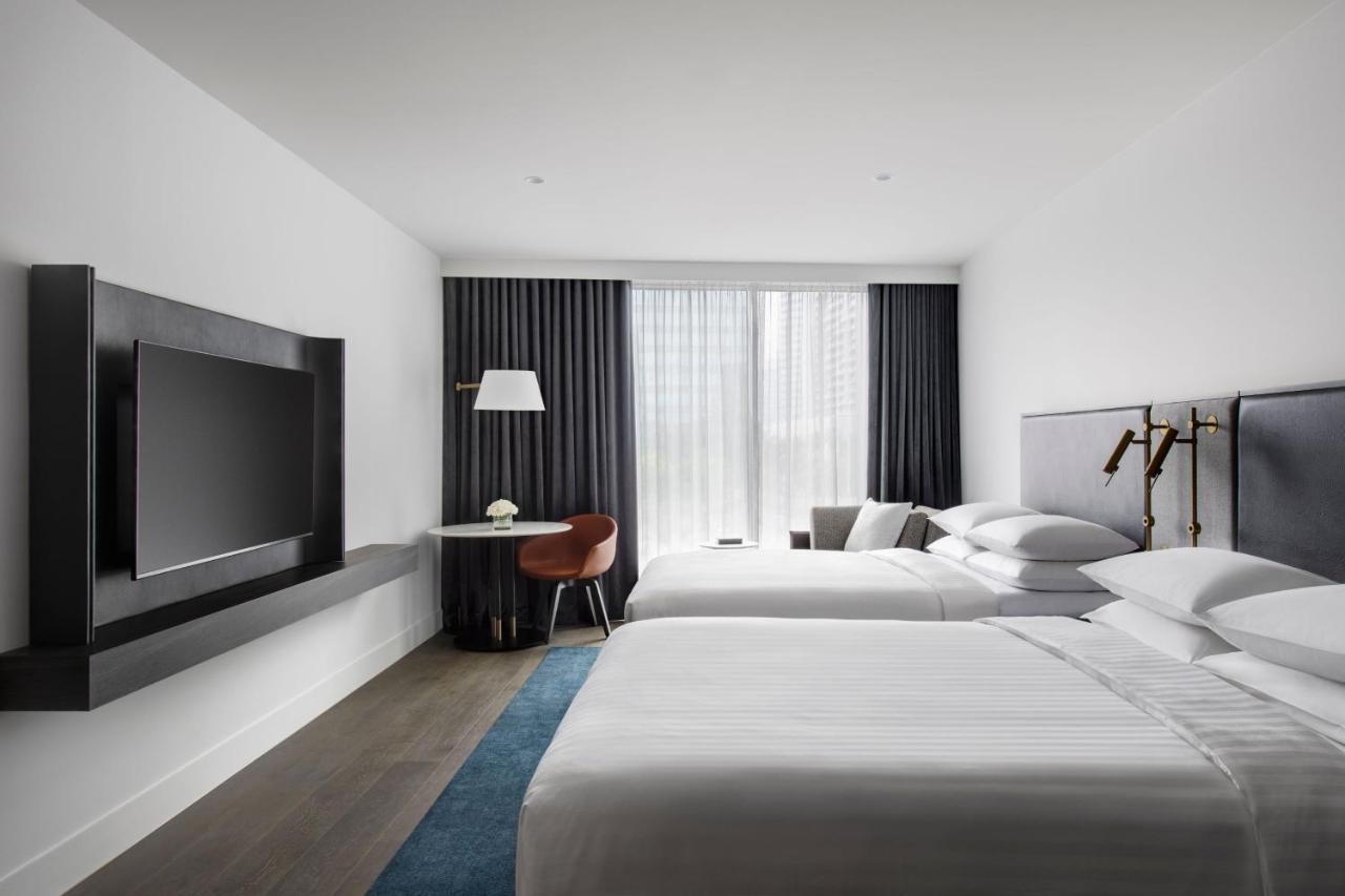 Melbourne Marriott Hotel Docklands Екстериор снимка A guest room at the Hotel Indigo in Boston, Massachusetts