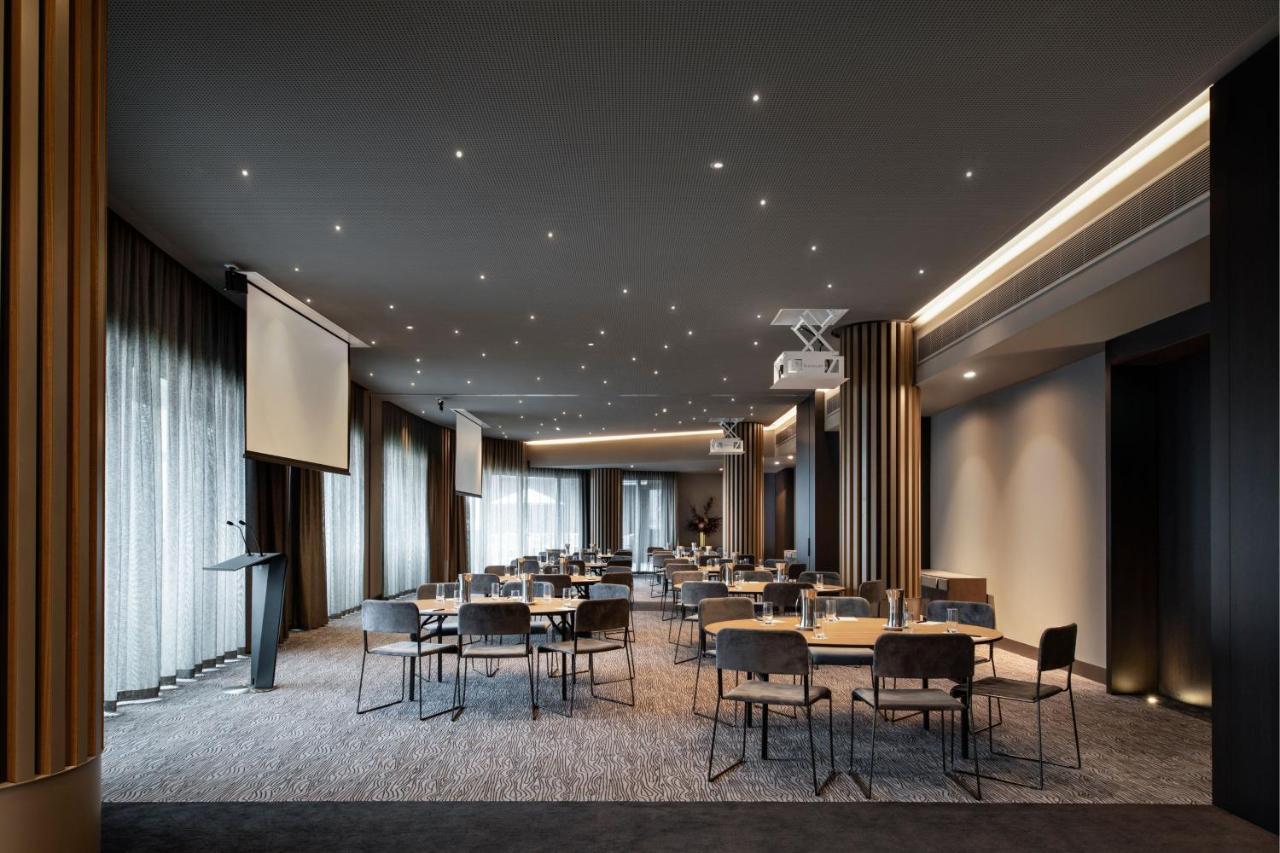Melbourne Marriott Hotel Docklands Екстериор снимка The meeting room