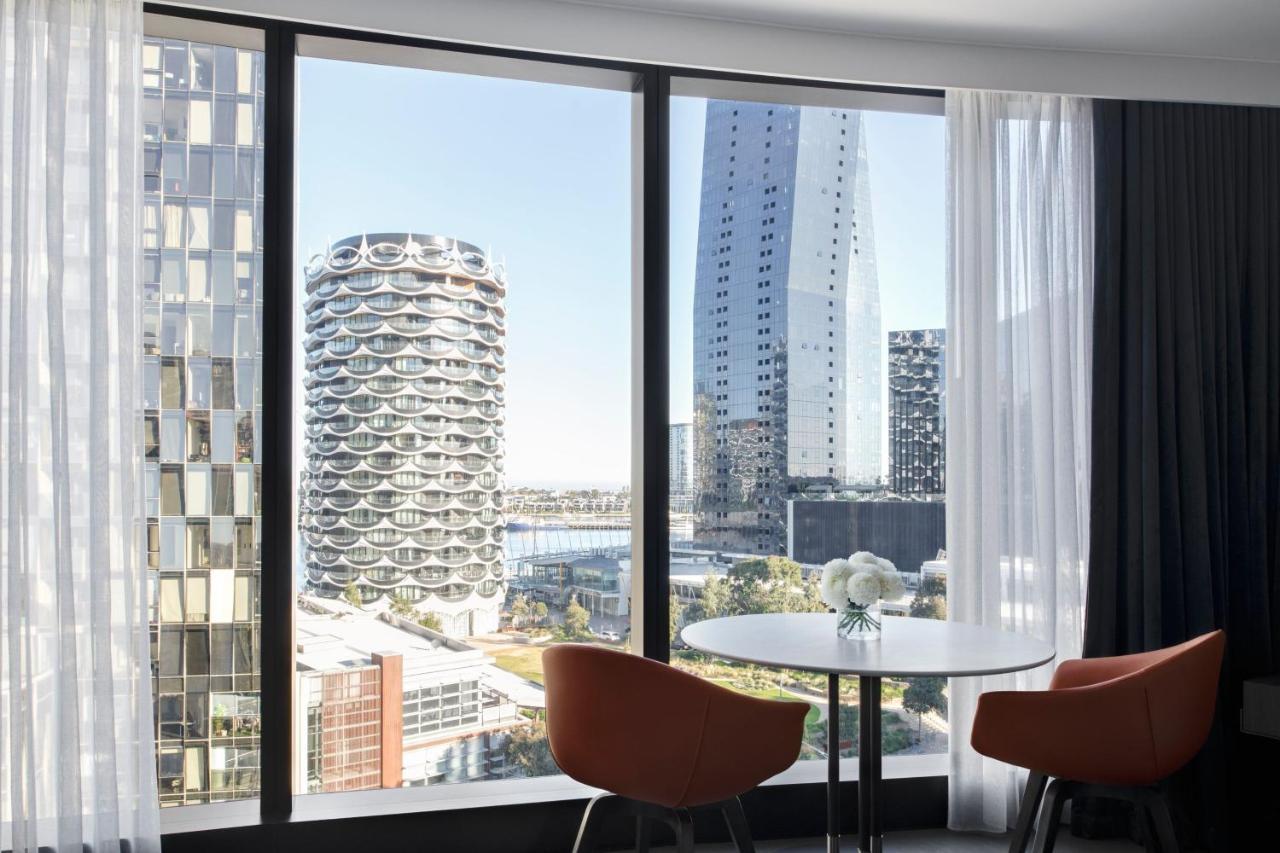 Melbourne Marriott Hotel Docklands Екстериор снимка View from a typical apartment