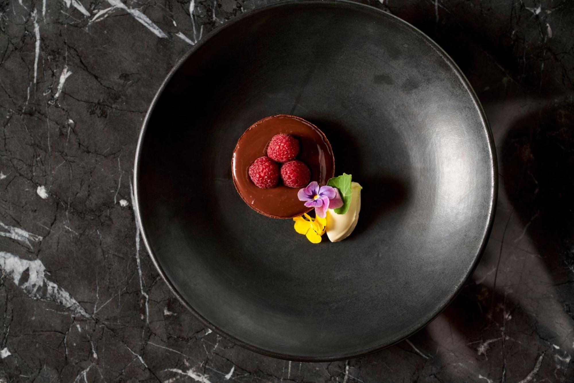 Melbourne Marriott Hotel Docklands Екстериор снимка A chocolate dessert