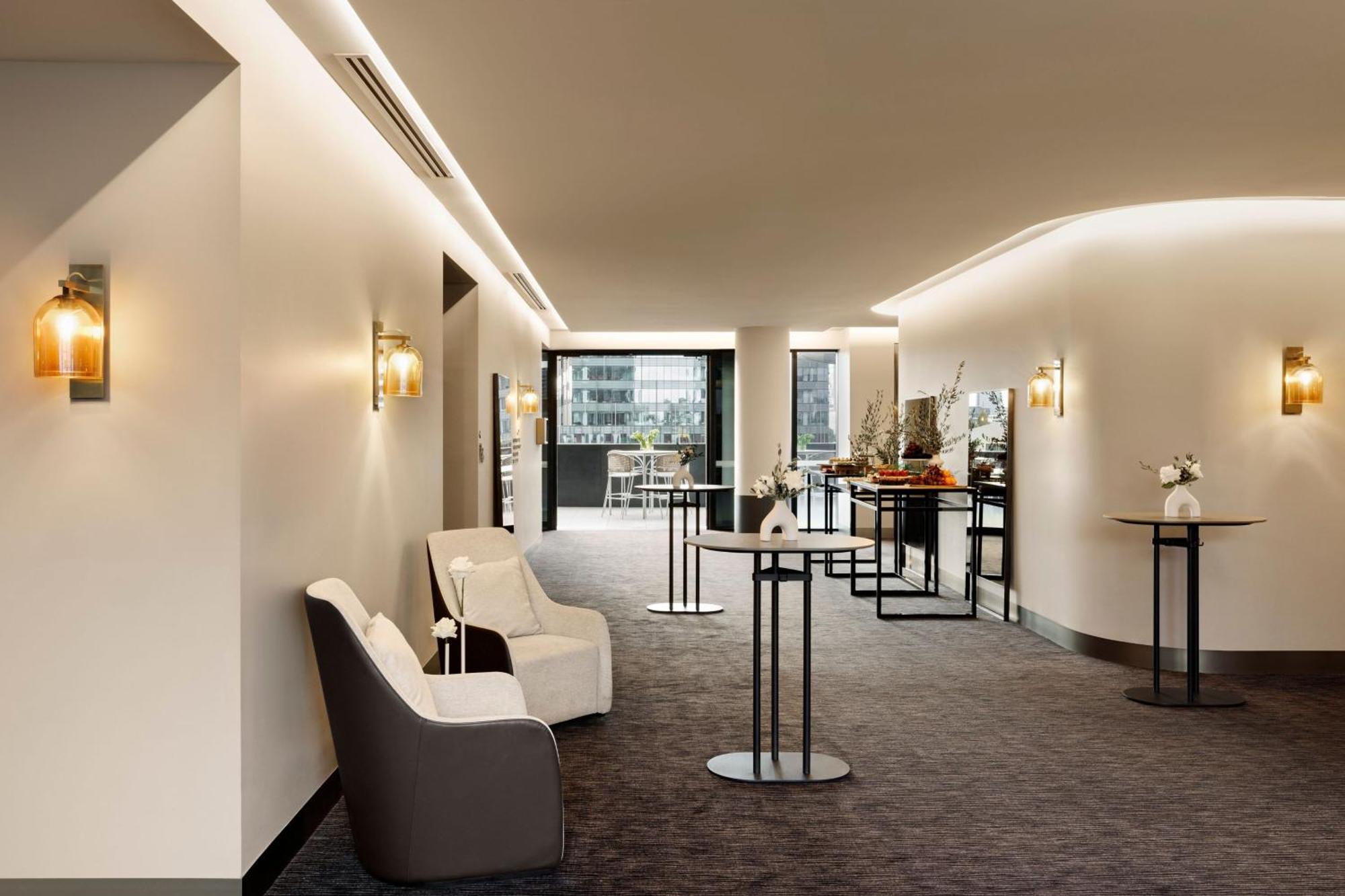 Melbourne Marriott Hotel Docklands Екстериор снимка The Club at Frankfurt Airport