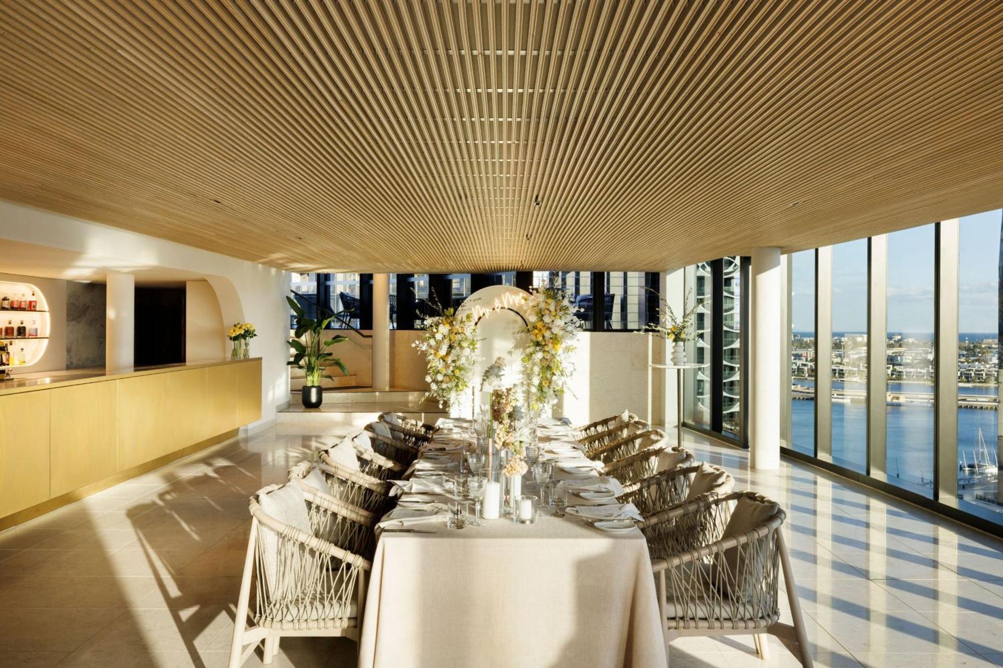 Melbourne Marriott Hotel Docklands Екстериор снимка The Sky Bar